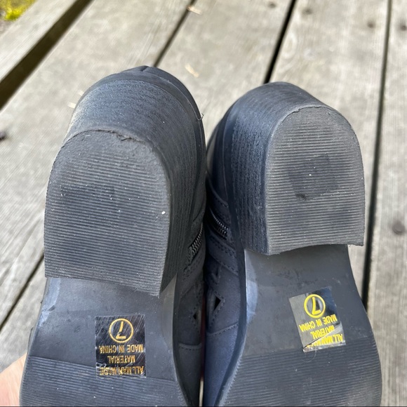 Soda Chance Black Perforated Cut Out Stacked Block Heel Ankle Booties Shoes Sz 7 - Picture 11 of 13